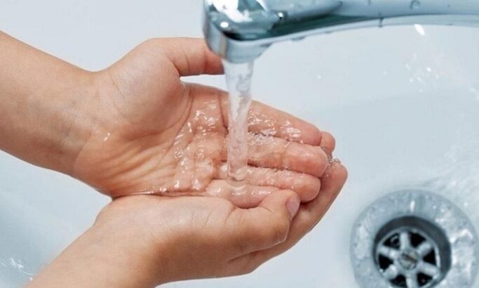 Πλύσιμο των χεριών για την πρόληψη της προσβολής από παράσιτα